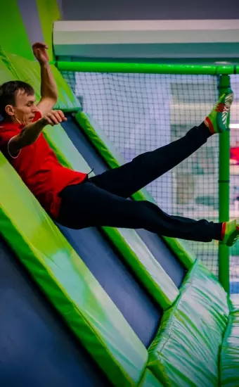 8 наклонных батутов